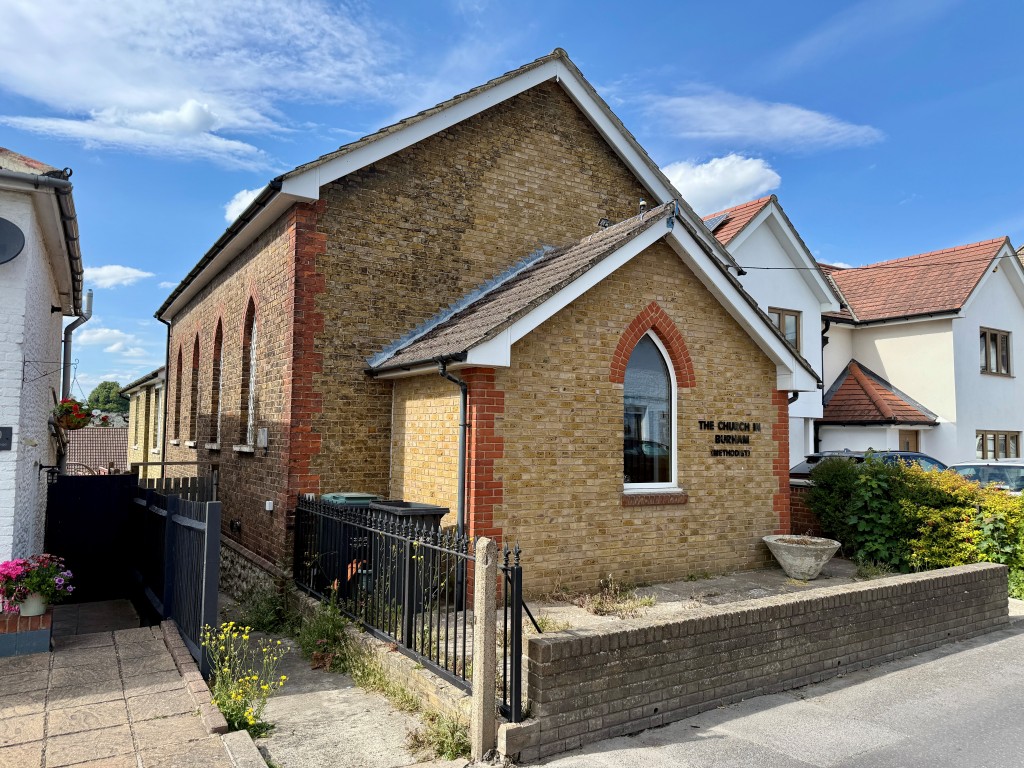Lot: 77 - FREEHOLD DETACHED CHAPEL WITH POTENTIAL - Detached chapel